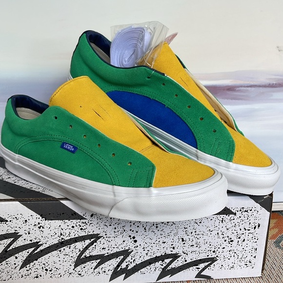 Vans Men’s 0g Lampin Lx
Off The Wall Green/Yellow
VN0A7Q4U021
Sneakers - Picture 4 of 16